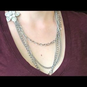 Dangling chain necklace with flower
